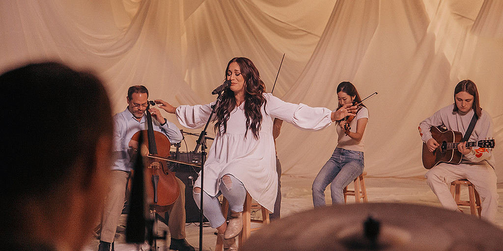 Christine D’Clario presenta la versión para radio del tema de adoración con el que cerró su álbum, «Hasta poder ver», lanzado en octubre de 2021.