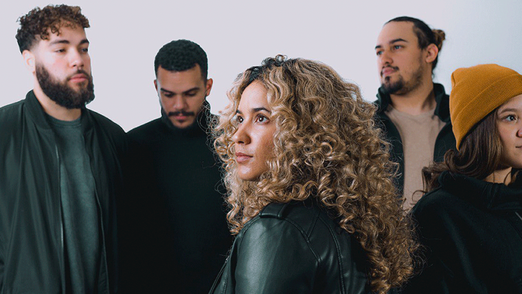 La banda cristiana Humillé conformada por Carolina, Eugenio, Alex, Elvis y Esme Tejada, cinco jóvenes dominicanos radicados en los Estados Unidos, presentaron su primer álbum (EP) en español, titulado “Humillé” como una bandera de entrega total, sin reservas delante de Dios a través de la música.