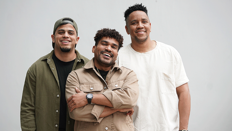 El grupo dominicano Barak presenta su nuevo sencillo titulado "Tu hijo soy", un emotivo canto de redención para aquellos que han decidido proclamar a viva voz todo lo que Dios ha hecho.
