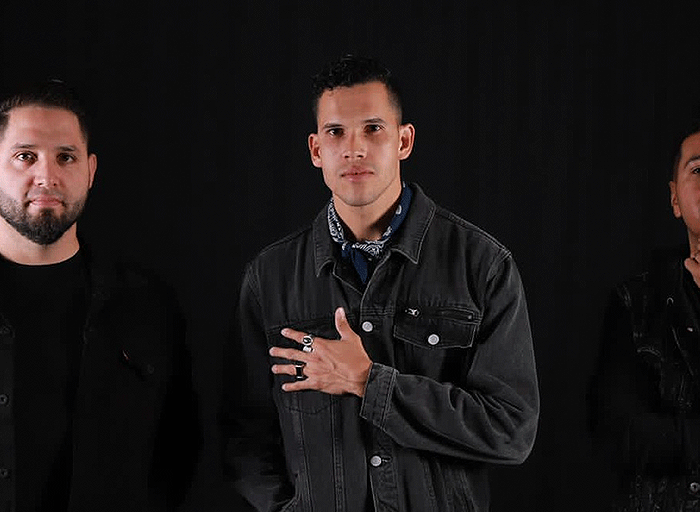 La agrupación puertorriqueña Revoluzión Estéreo, ampliamente conocida por el rock alternativo, anuncia su tercer sencillo en el mercado, "Real Hasta La Muerte".