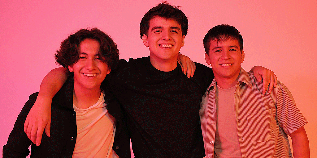 Strings And Heart, la banda compuesta por los hermanos Angelo, Eric y Michael Espinosa, presenta el sencillo que ha titulado "rosa de amor