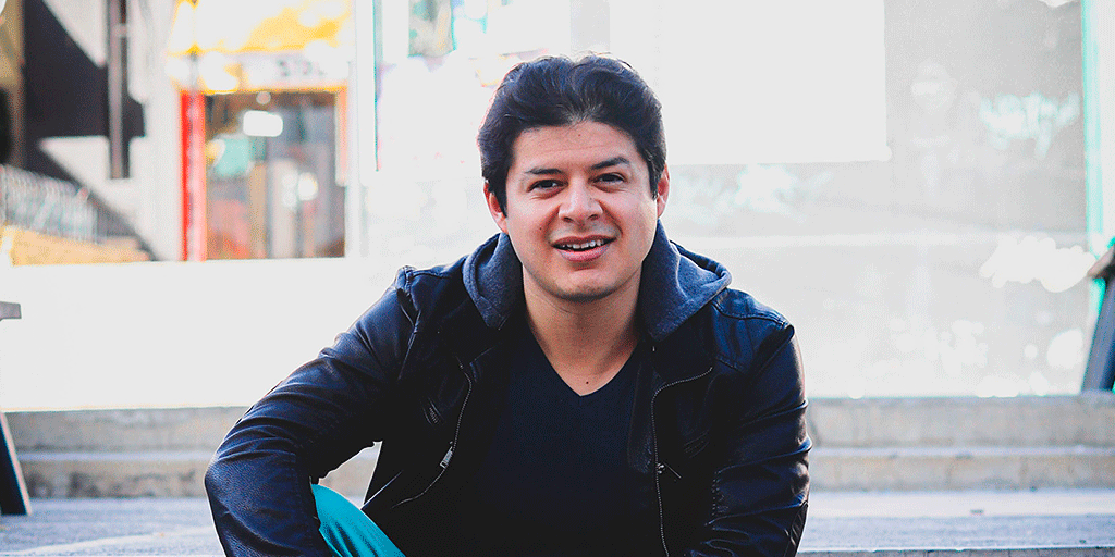 Omar Campos, el talentoso cantautor y músico boliviano más conocido como Omar EC, ha lanzado su más reciente sencillo titulado "Nueva Creación".