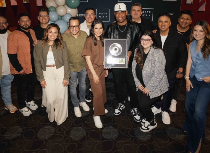 Gateway Worship Español recibe disco platino por Danzando