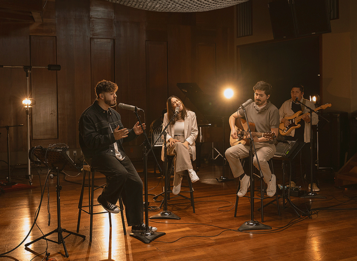 El cantante LUISFER se une a Majo y Dan para interpretar, El Gran Yo Soy