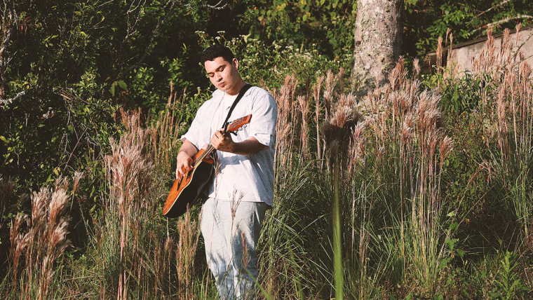 El cantante colombiano Diego Lu presenta: Tu voz me llama